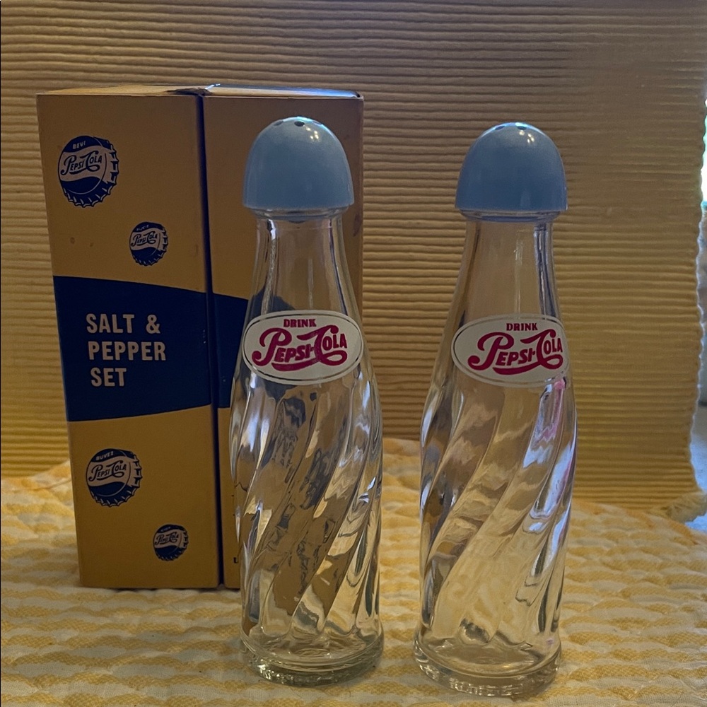 Vintage 1970s Pepsi Cola Salt and Pepper Shaker Set in Original Box